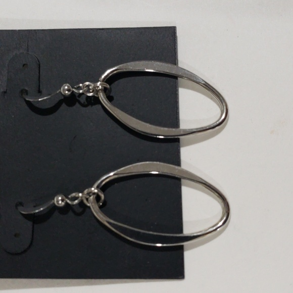 Elegant Silver tone Oval Hoop 2-inch Drop Earrings - Women's Fashion Jewelry - Picture 7 of 10